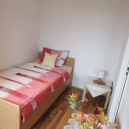 Private Apartment Near Fair Ground Hannover Buitenkant foto