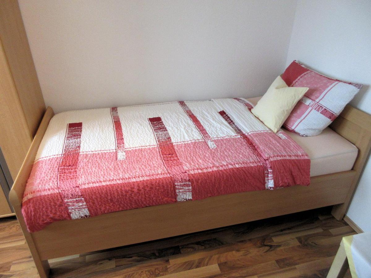 Private Apartment Near Fair Ground Hannover Buitenkant foto