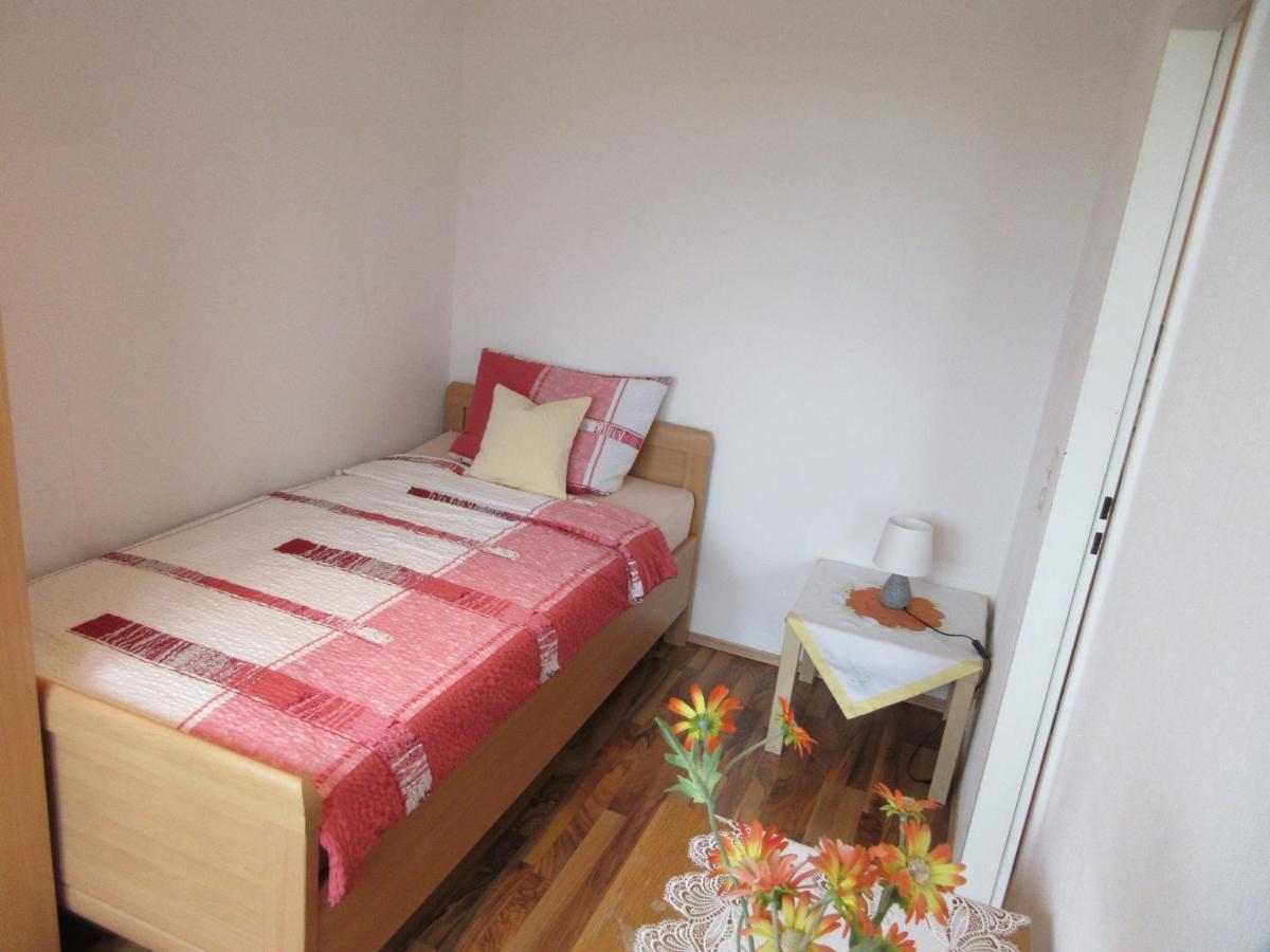 Private Apartment Near Fair Ground Hannover Buitenkant foto