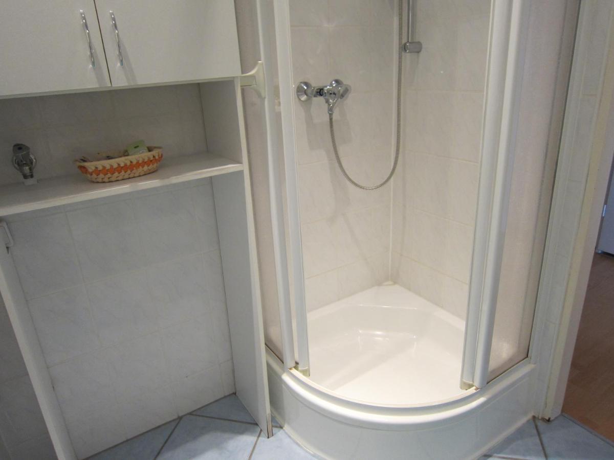 Private Apartment Near Fair Ground Hannover Buitenkant foto
